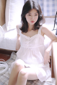把整瓶红酒倒入下面喝掉